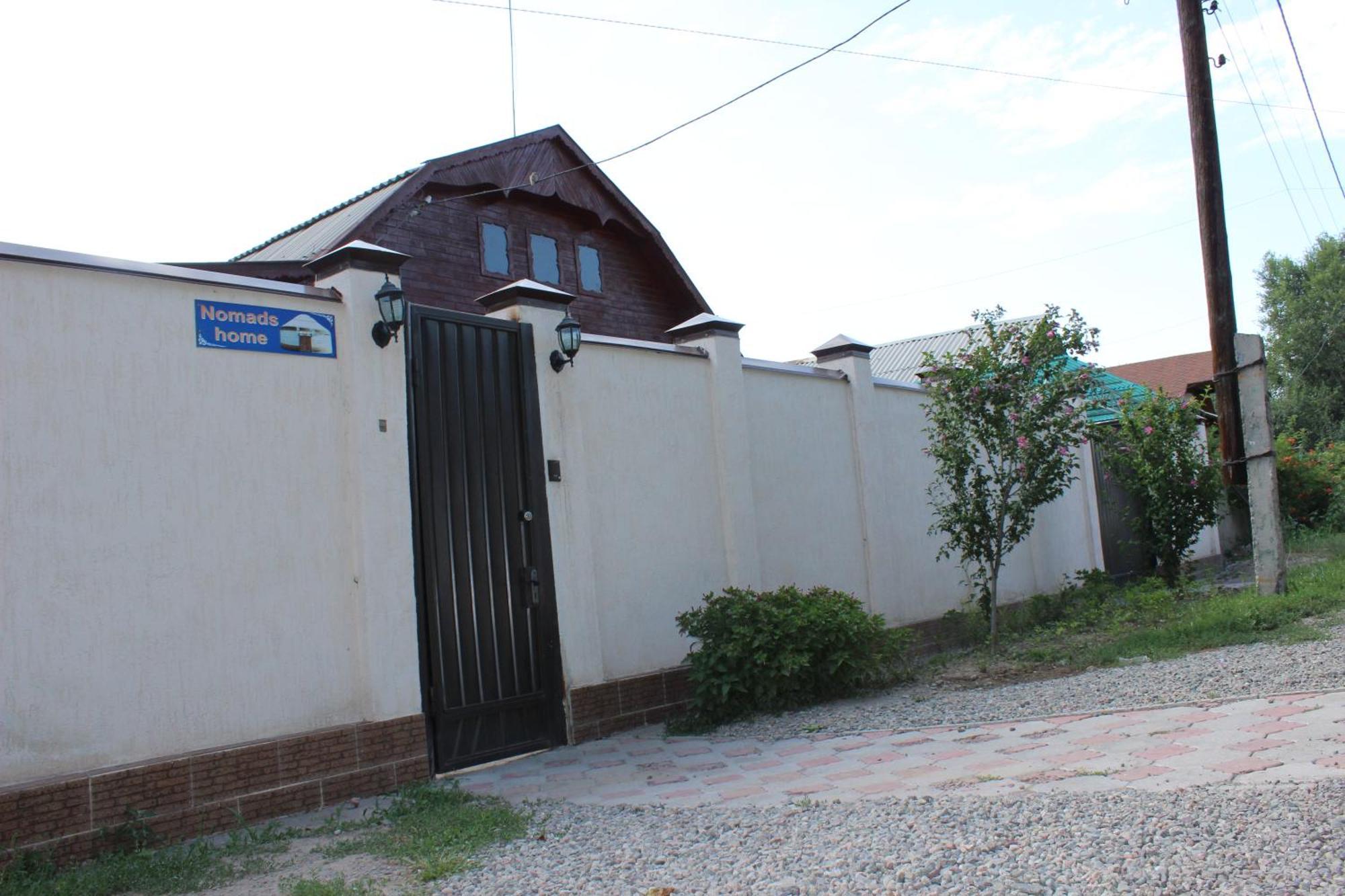 Nomads Home Bishkek Exteriör bild